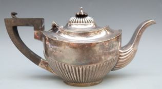 Edward VII hallmarked silver bachelor's teapot with reeded lower section, Birmingham 1904,