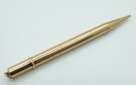 A 9ct gold propelling pencil, 21.