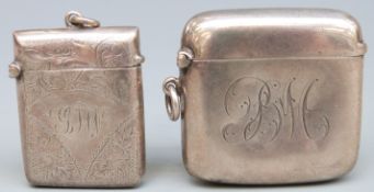 Two Edward VII hallmarked vesta cases, one Birmingham 1905 maker Thomas Bishton 49mm tall, 34g,