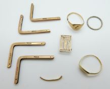 An 18ct gold ring (5g), 9ct gold corners (5.