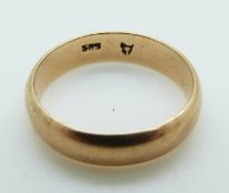 A 14ct gold ring/ wedding band, 3.