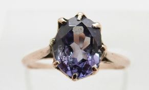 A 9ct gold ring set with synthetic Alexandrite, size K, 1.