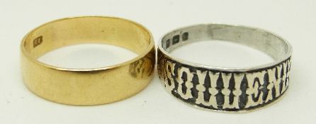 An 18ct gold ring/ wedding band, 3.