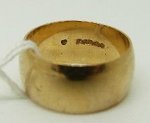 A 9ct gold ring/ wedding band, size Q/R, 8.