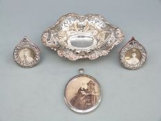 Victorian hallmarked silver pierced bon bon dish raised on four ball feet, width 14.