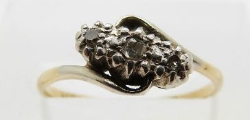 An 18ct gold ring set with three diamonds in a platinum twist setting, size K, 1.