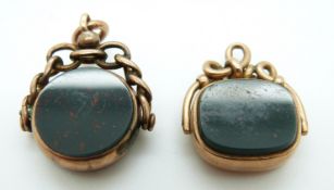 Two 9ct gold swivel fobs set with bloodstone, 14.