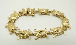 A 14k gold bracelet made up of links in the form of turtles, 17.