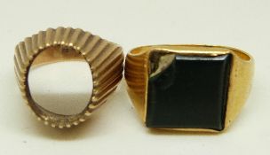 A yellow metal signet ring set with agate, 6.7g, and 9ct gold ring, 4.