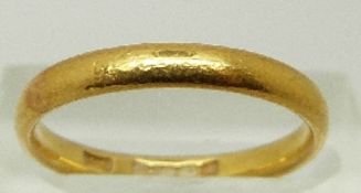 A 22ct gold ring/ wedding band, size M, 3.