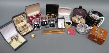 A beaded opal necklace with 10k gold clasp, opal items,