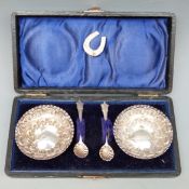 Victorian cased pair of hallmarked silver open salts, Birmingham 1899,