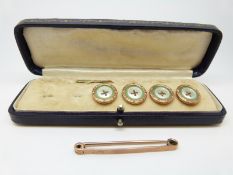 A 9ct rose gold brooch (2.