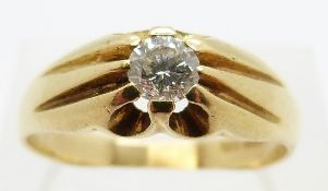 An 18ct gold ring set with a diamond measuring approximately 0.3ct, size T/U, 5.