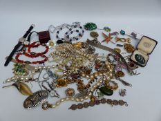 A collection of costume jewellery to include sodalite and rose quartz necklace,