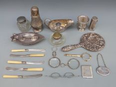 George V hallmarked silver egg set stand and handle, 123g,