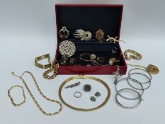 A collection of jewellery to include a silver bangle, costume jewellery, silver rings,