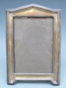 George V hallmarked silver photograph frame to suit 6x4 inch photo, with wooden easel back,