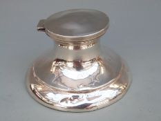 White metal capstan inkwell, no visible marks,