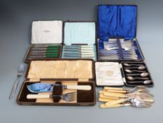 A cased set of six hallmarked silver teaspoons, weight 70g,