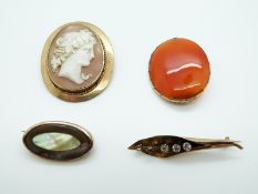 A group of brooches to include yellow metal set with a cameo, carnelian agate, 9ct gold (2.