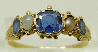 A Victorian 18ct gold ring with engraved shoulders set with three sapphires and a pearl, size R, 1.