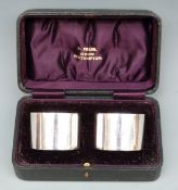 George V cased pair of hallmarked silver napkin rings, Chester 1920, maker Cohen Hewer Cheshire,