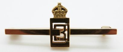 A gold commemorative Edward VIII bar brooch by Cartier, London (4.