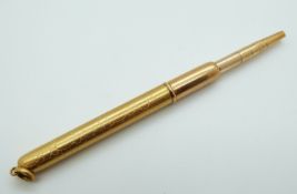 A yellow metal propelling pencil with engraved decoration,16.