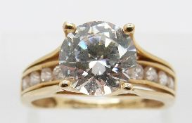 A 14k gold ring set with cubic zirconia, size M, 3.