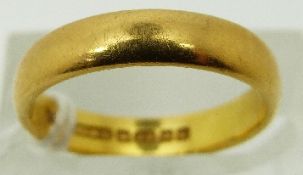 A 22ct gold ring/ wedding band, size M, 4.