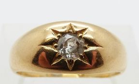 An 18ct gold ring set with a round cut diamond of approximately 0.3ct in a star setting, size O, 5.