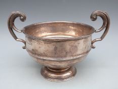 George V hallmarked silver twin handled rose bowl, Birmingham 1911 maker Joseph Gloster Limited,