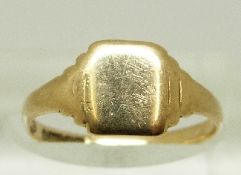 A 9ct gold signet ring
