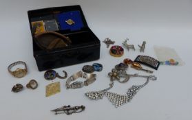 A collection of jewellery including Victorian agate brooch, silver thistle brooch,