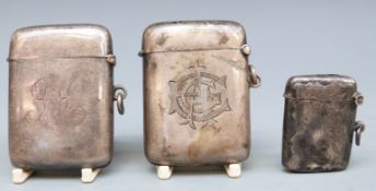 Three early 20thC hallmarked silver vesta cases comprising Birmingham 1905 maker Henry Griffin