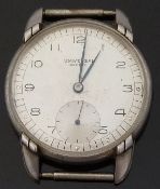 Universal Genève gentleman's wristwatch with inset subsidiary seconds dial, Arabic numerals,