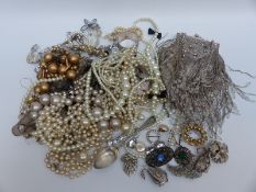 A collection of costume jewellery including filigree brooch, brooches, marcasite, faux pearls,