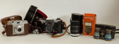 A quantity of cameras including Agfa Silette, Praktica PL Noval,
