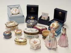 A collection of ceramics including Royal Worcester, Coalport, Wedgwood, Royal Doulton,