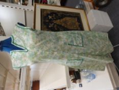 An adjustable tailor's dummy