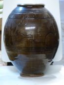 Large Cricklade pottery vase by Ivan Martin H38cm