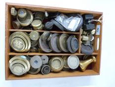 A quantity of various weights including Coalbrookdale, Siddons,
