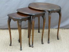 Nest of oval tables