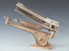 Stuart single arm clay pigeon trap