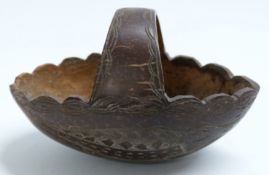 Aboriginal/Polynesian carved basket with crocodile decoration, 11 x 5.