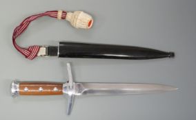 WWII Swiss dress dagger marked Elsener Schwyz Victoria to blade, serial number 166191,