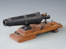 Signalling or display model of a sea service carronade or cannon,