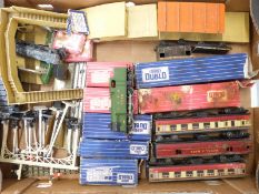 A quantity of Hornby Dublo 00 gauge model railway items including 69567 0-6-2 Tank locomotive,