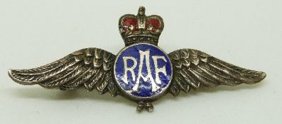 A silver RAF sweetheart brooch with blue enamel, L4.